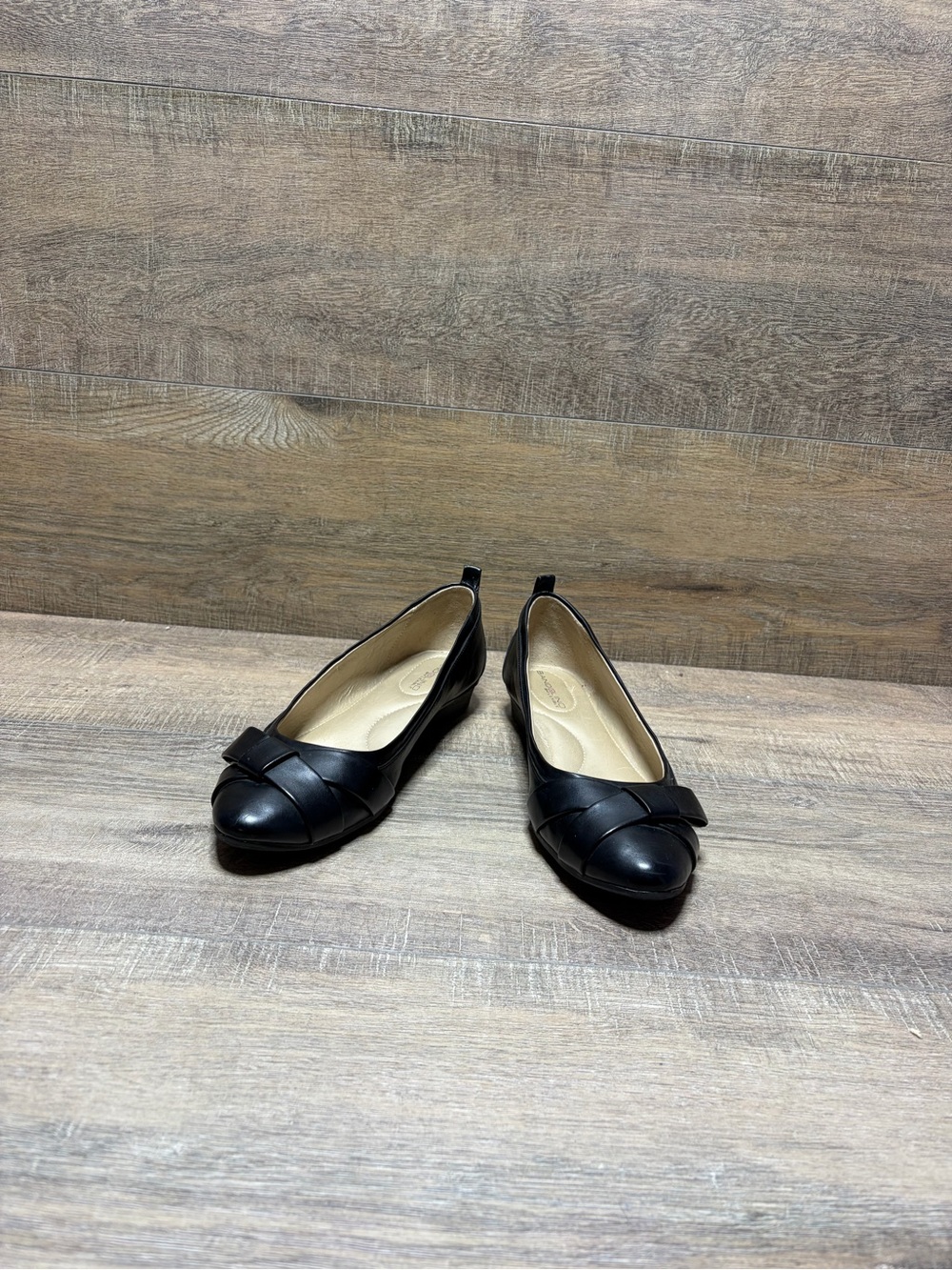 Bandolino Black Leather Slip-On Ballet Flats with Toe Knot